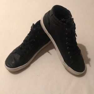 “My Kicks Are on Fire” Black tennis shoes